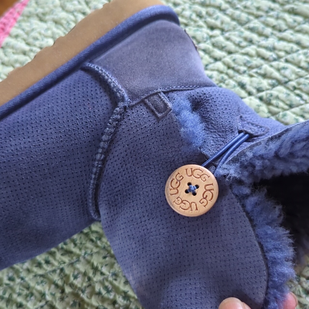UGGs - Picture 6 of 10